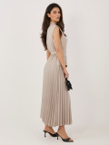 Rochie midi elegantă bej cu curea și paiete