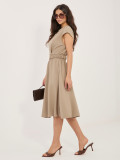Rochie midi bej evazată cu curea