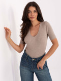 Pulover bej cu model reiat și decolteu în V