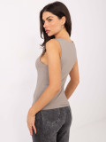 Top bej fără mâneci, cu decolteu rotund