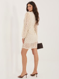 Rochie mini bej de cocktail cu dantelă și mâneci bufante