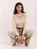 Pulover elegant bej cu decolteu rotund