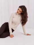 Pulover elegant bej cu guler înalt și zirconii