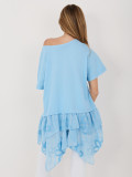 Bluză bleu din bumbac cu volan și broderie
