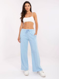 Pantaloni sportivi eleganți în albastru deschis