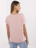 Tricou stilat cu inscripție în roz deschis