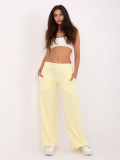 Pantaloni sportivi eleganți în galben deschis
