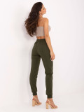 Pantaloni sportivi stilati în khaki