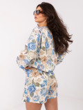 Pantaloni scurți albaștri cu imprimeu floral, croială largă și curea
