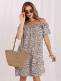 Rochie oversize gri cu imprimeu animalier și decolteu bardot
