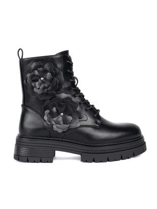 Botine negre căptușite cu flori