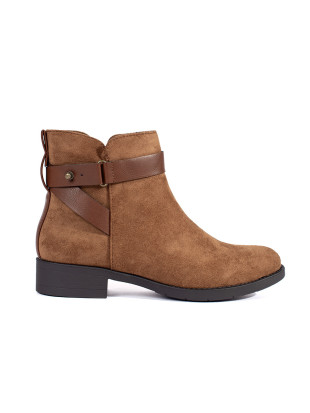 Botine din suede maro cu curea decorativă