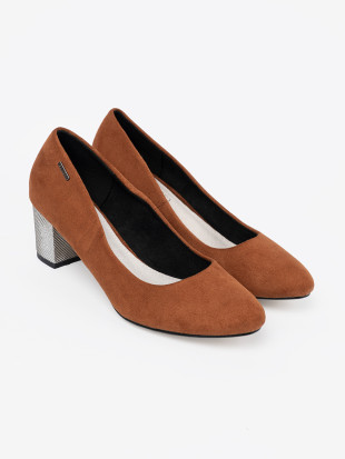 Pantofi maro cu toc decorativ argintiu