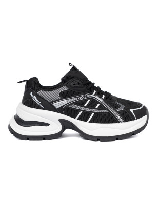 Sneakersi negri cu partea superioară respirabilă și talpă albă masivă
