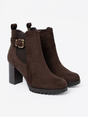 Botine maro cu toc și cataramă decorativă