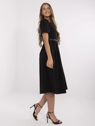 Rochie elegantă neagră evazată