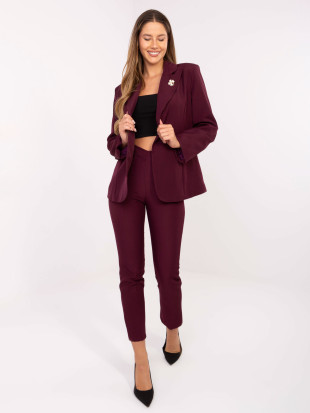 Sacou elegant bordo cu broșă și căptușeală