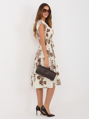 Rochie midi maro evazată cu curea și volan