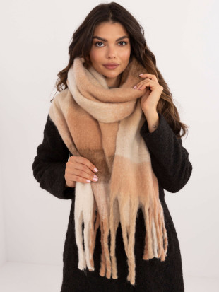 Eșarfă maro cu model în carouri