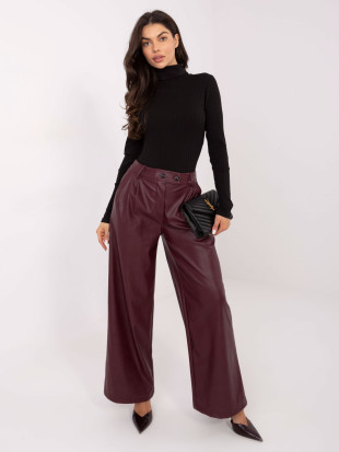 Bluză neagră reiată cu guler înalt