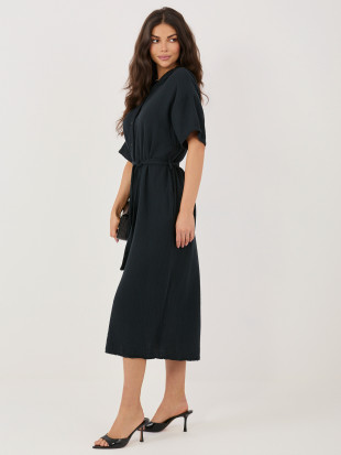 Rochie midi neagră evazată cu curea și buzunare