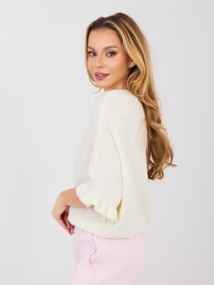 Pulover ecru cu mâneci 3/4 și volan