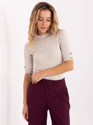 Pulover bej elegant cu guler înalt și mâneci scurte