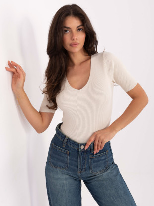 Pulover bej cu model reiat și decolteu în V